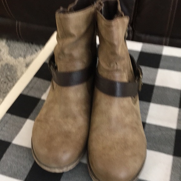 Shoes - Boots size 9